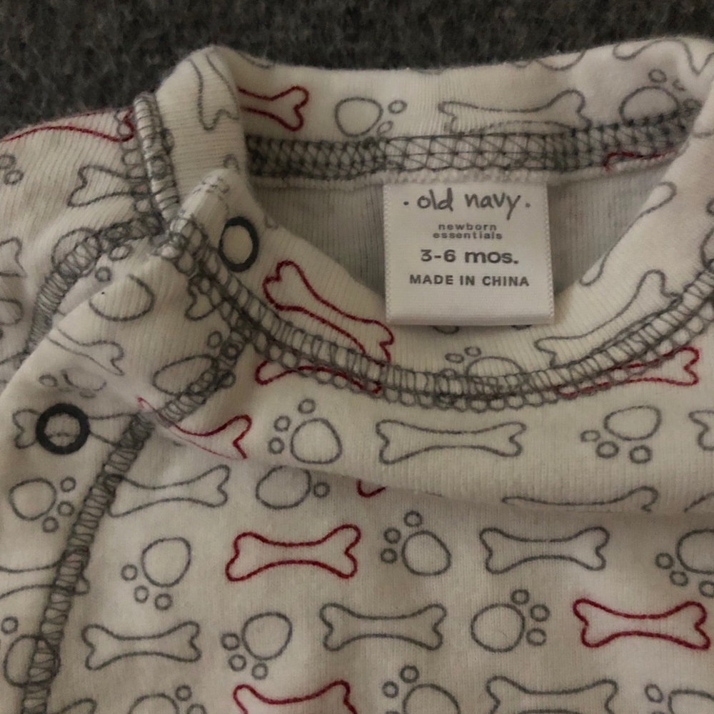 🔴 Old Navy Onesies Bundle - Picture 2 of 8